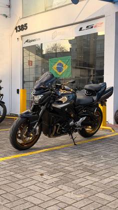 SUZUKI GSX 1300 B-KING SUZUKI GSX 1300 B-KING